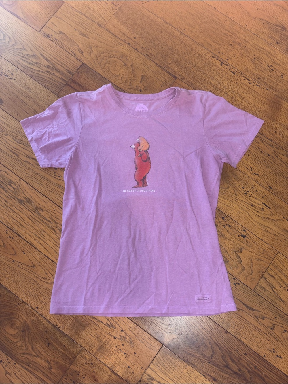 Life is Good Women’s Lavender Graphic Bear Tee “We Rise By Lifting Others” Med